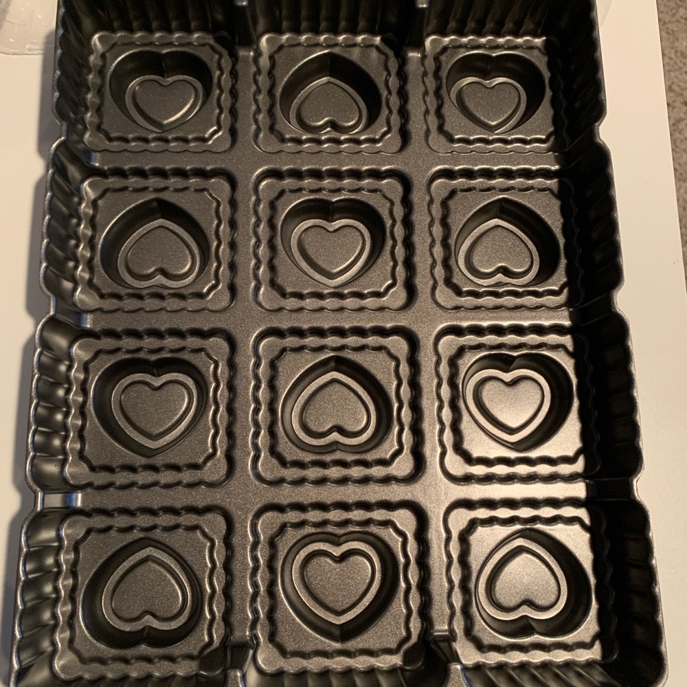 Non-Stick Heart-Shaped Baking Pan